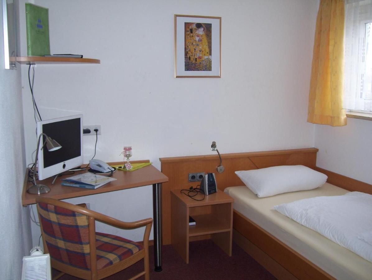 Hotel Zu Müllers Winkelhausen Langenmosen Exterior foto